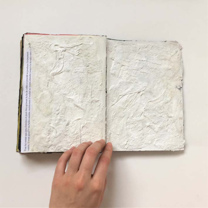 vu d'une page du carnet avec une citation d'auteur