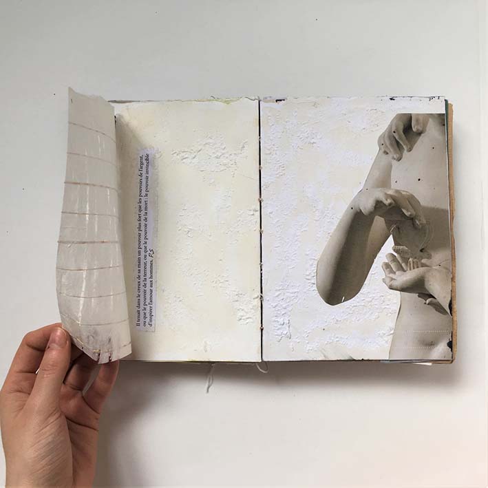 vu d'une page du carnet avec une citation d'auteur