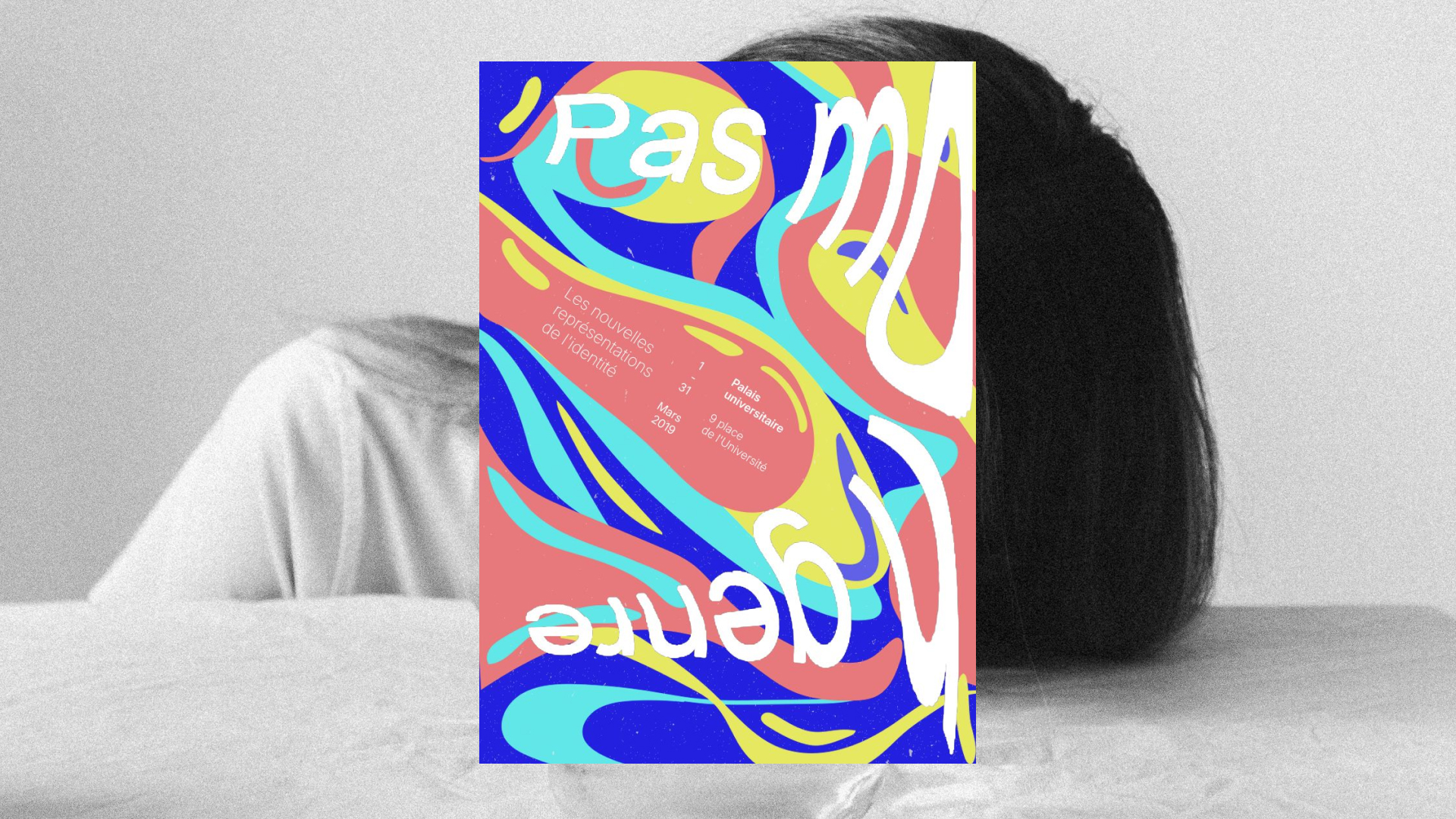 affiche aux formes fluides et colorées sur fond d'un visage dissimulé