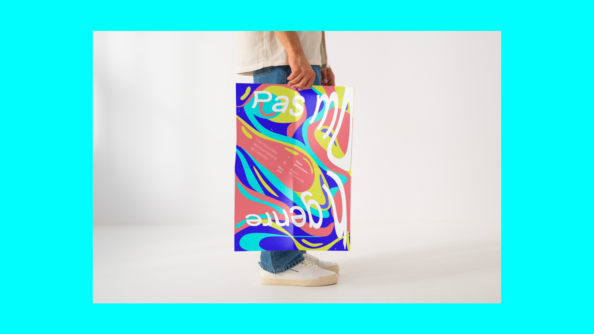 affiche tenue d'une main de profil d'une personne